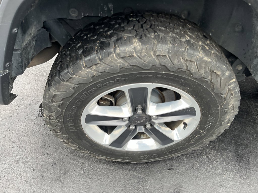 Used 2018 Jeep Wrangler Unlimited Sahara image 32