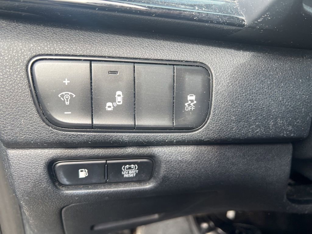 Used 2017 Kia Niro EX FWD image 26