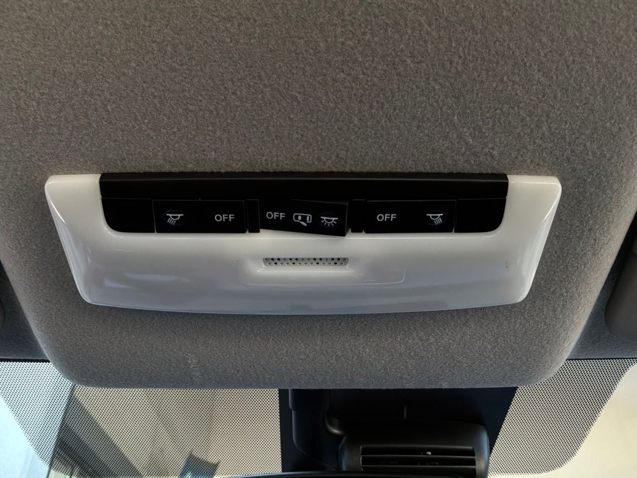 Used 2025 Nissan Versa SV FWD image 17