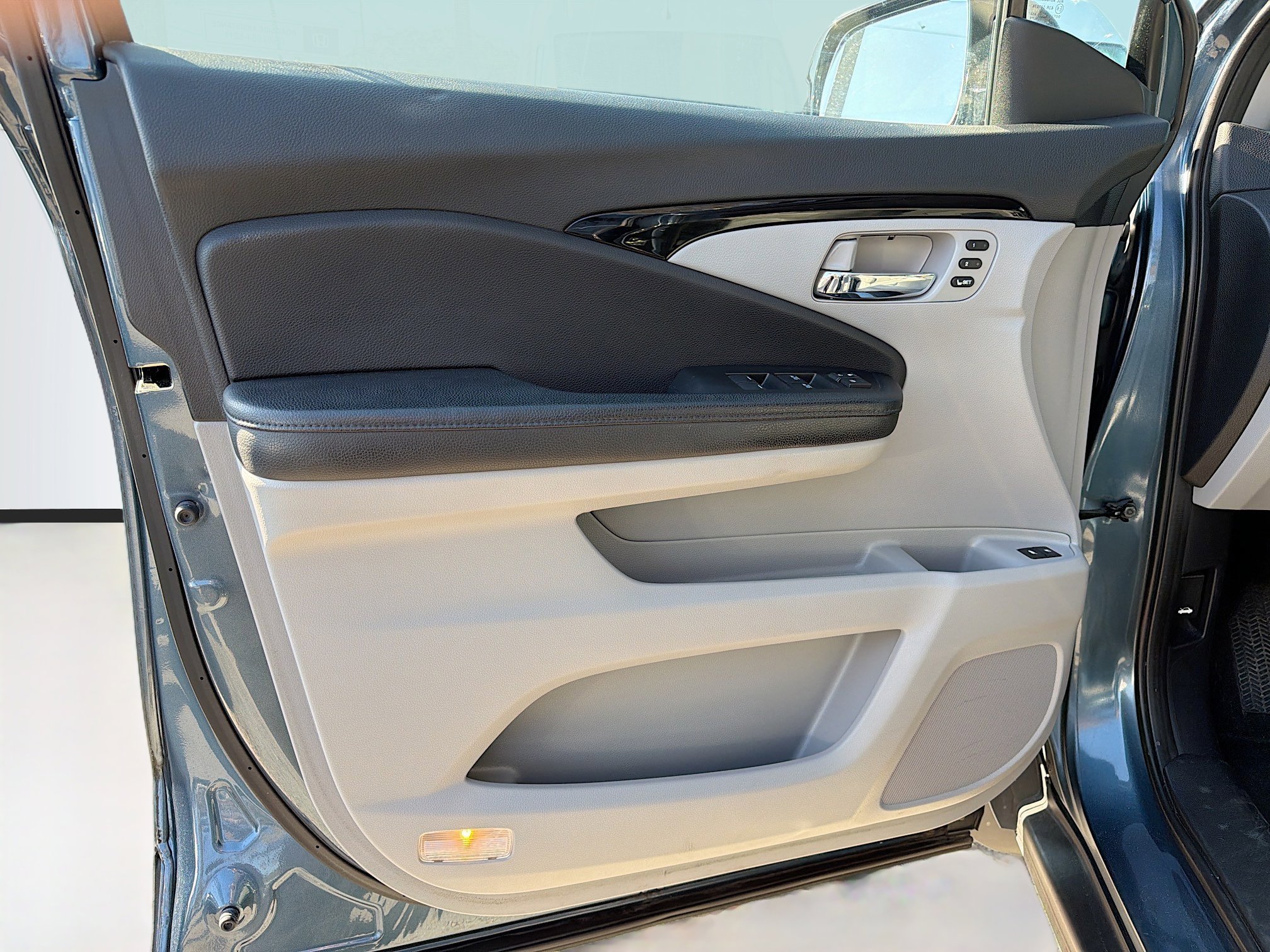 Used 2017 Honda Pilot Touring image 23