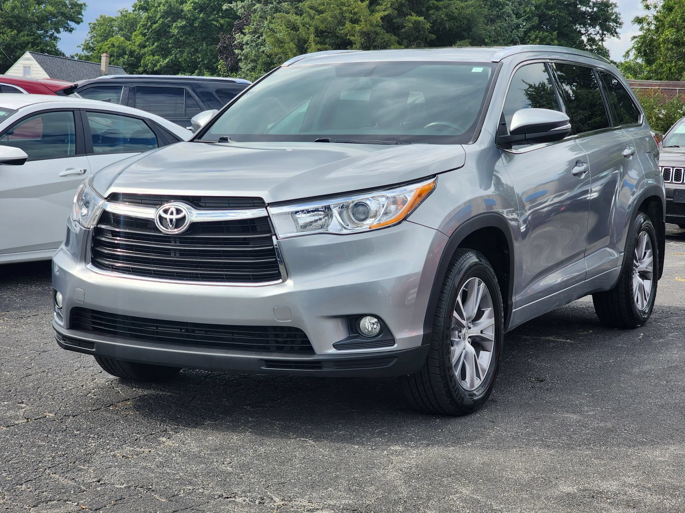 Used 2015 Toyota Highlander XLE AWD/4WD image 3
