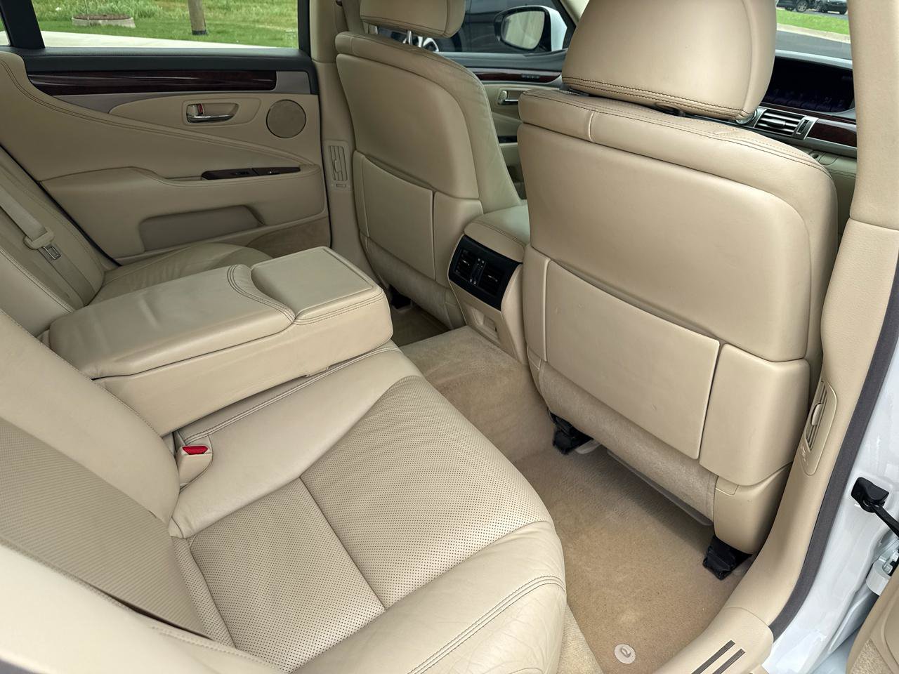 Used 2013 Lexus LS 460 w/ Comfort Pkg RWD image 53