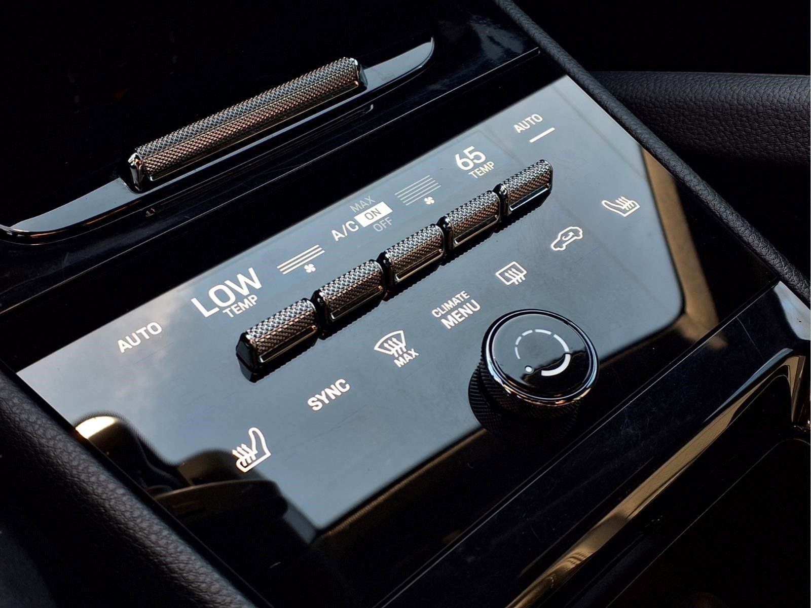 Used 2025 Porsche Cayenne image 19