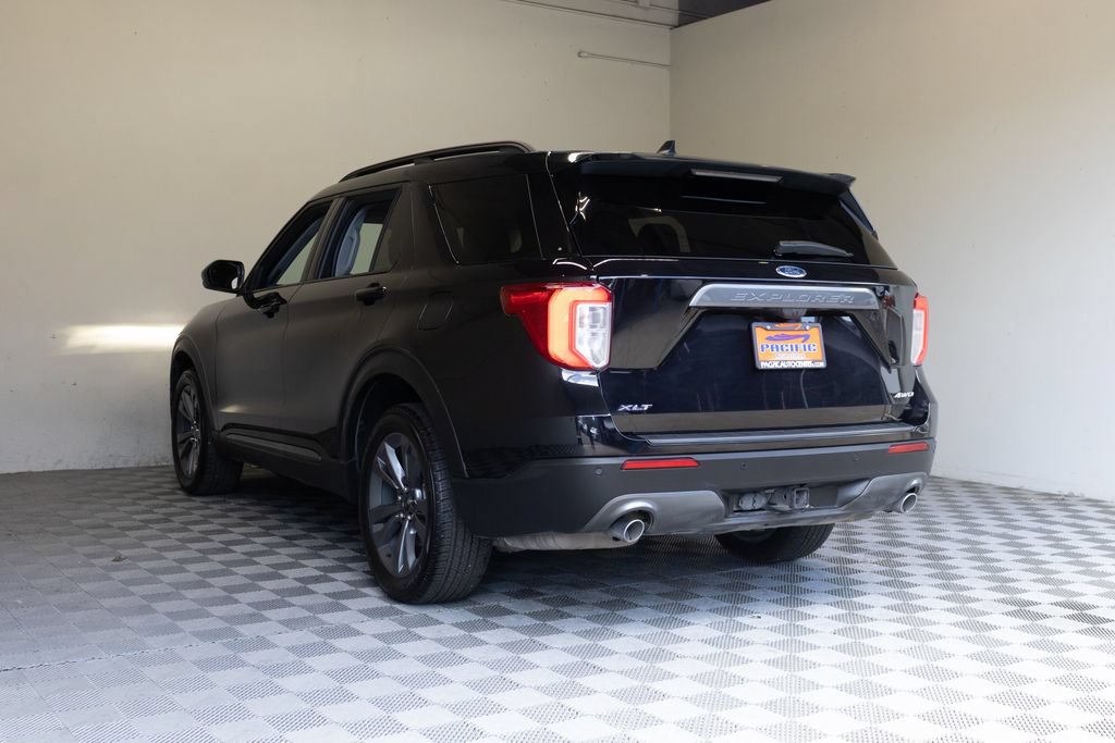 Used 2024 Ford Explorer XLT w/ Equipment Group 202A AWD/4WD image 14