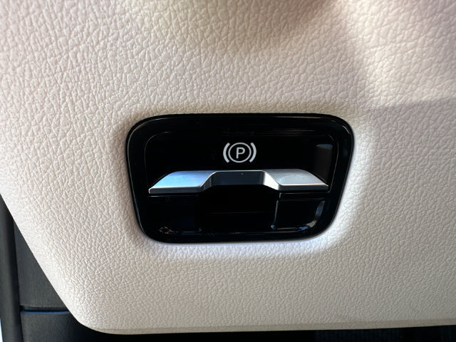 Used 2025 Mercedes-Benz C 300 4MATIC Sedan image 30