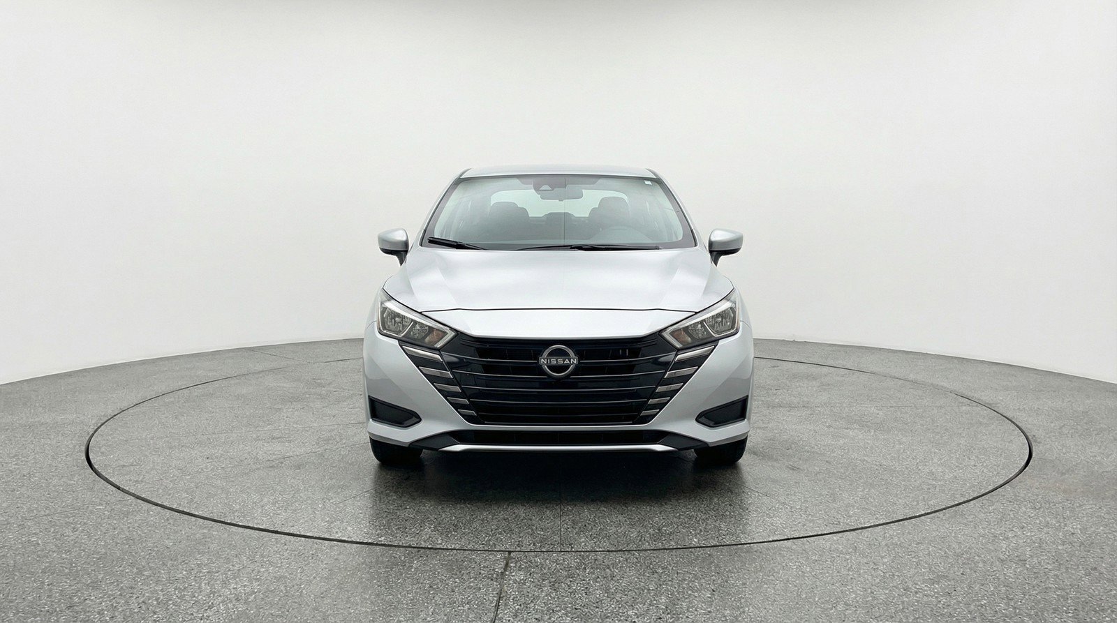 Used 2025 Nissan Versa SV image 2