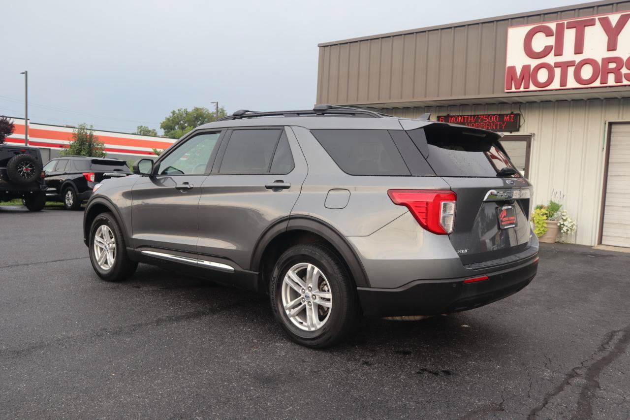 Used 2023 Ford Explorer XLT AWD/4WD image 12