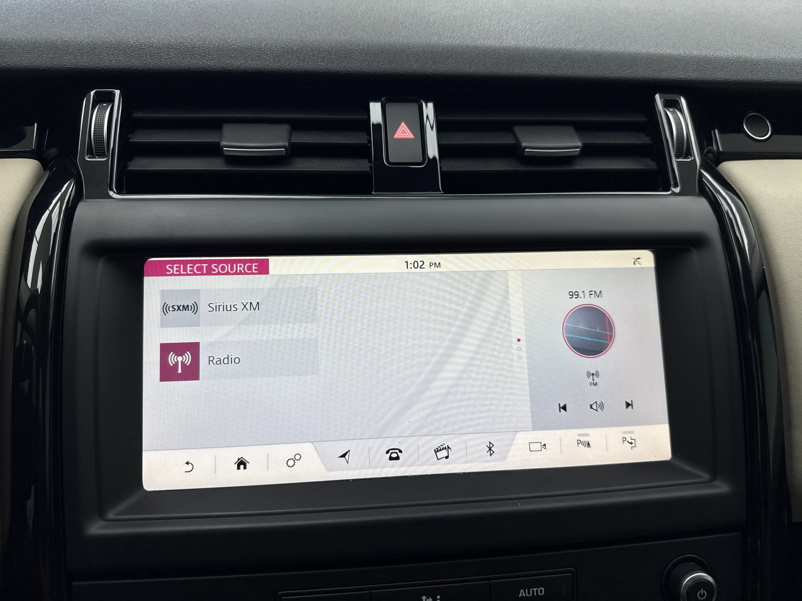 Used 2019 Land Rover Discovery SE AWD/4WD image 25