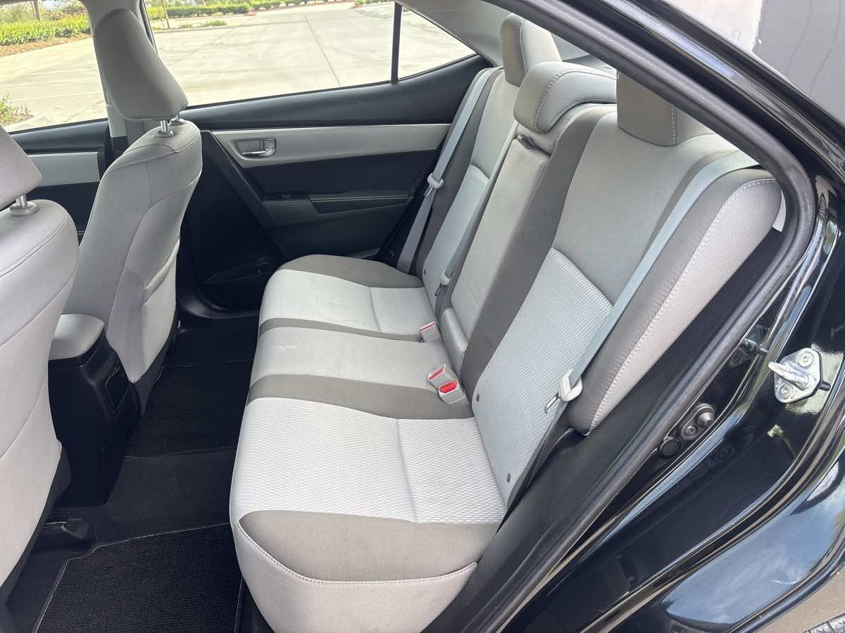 Used 2017 Toyota Corolla LE w/ Carpet Mat Package (TMS) FWD image 12