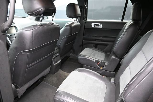Used 2015 Ford Explorer XLT w/ Equipment Group 202A AWD/4WD image 13