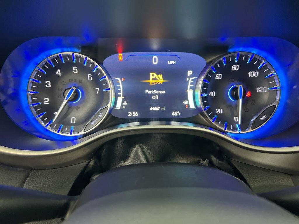 Used 2024 Chrysler Pacifica Touring-L image 11