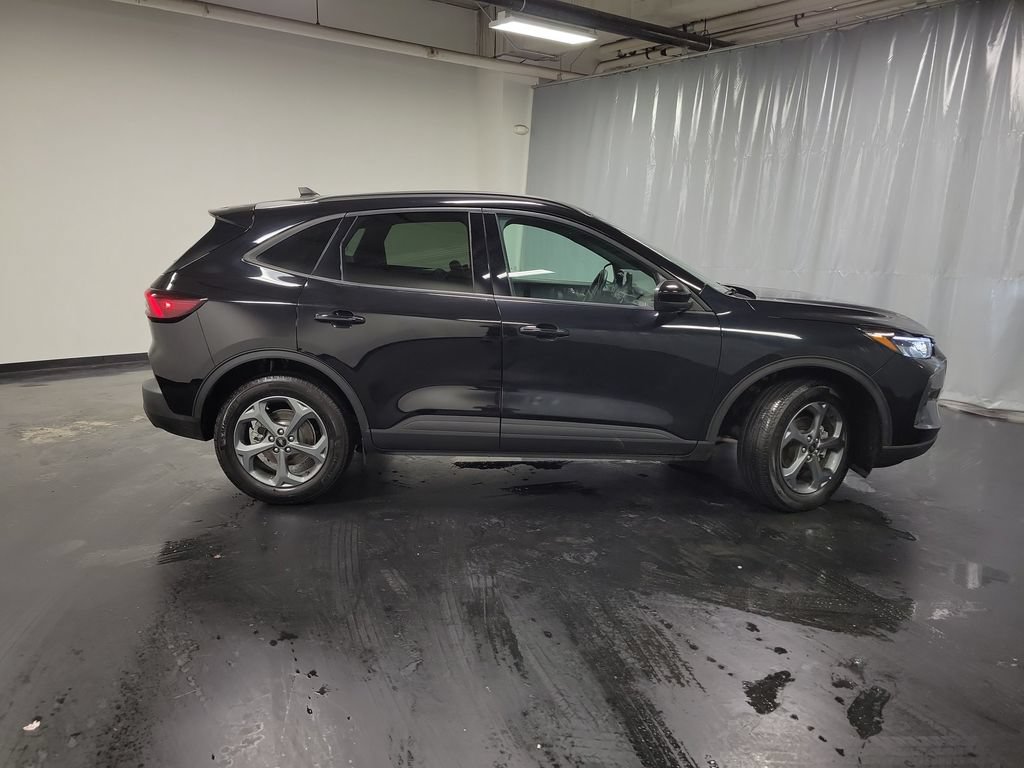 Used 2025 Ford Escape ST-Line Select AWD/4WD image 9