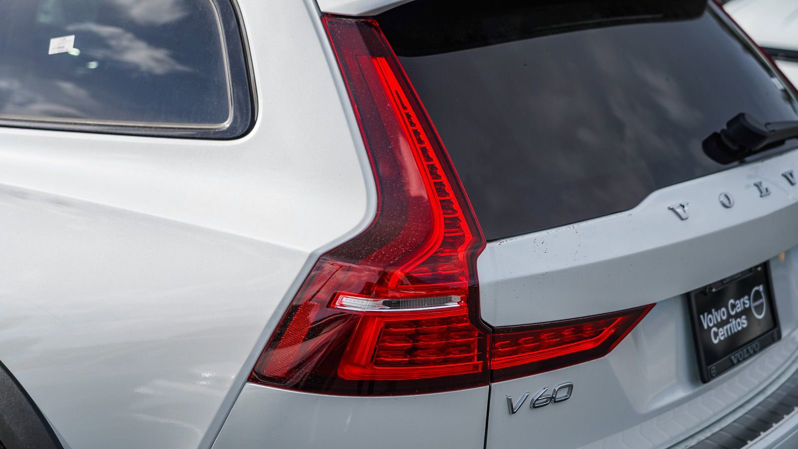 New 2025 Volvo V60 B5 Cross Country Ultra w/ Protection Package Premier image 9