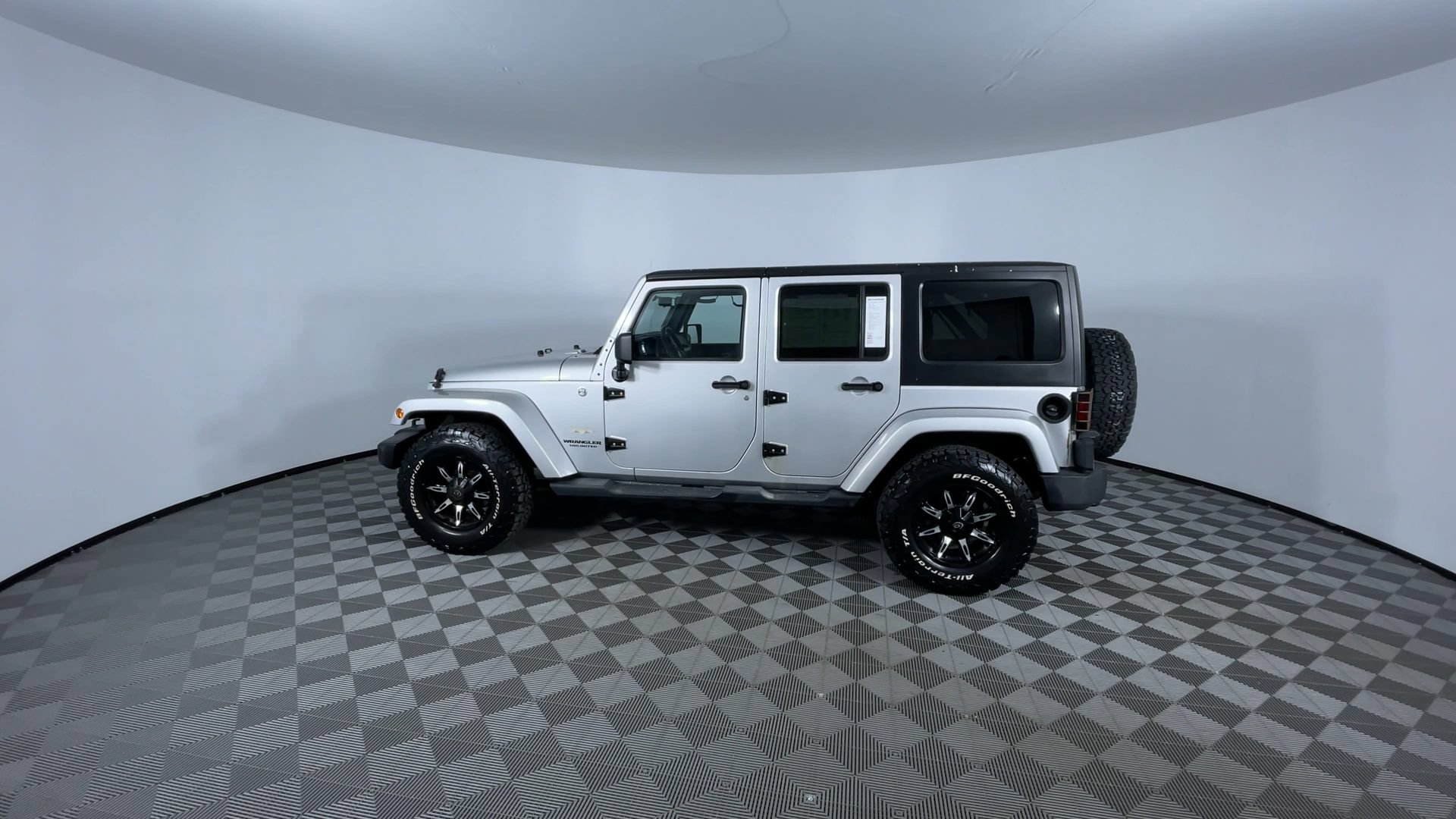 Used 2012 Jeep Wrangler Unlimited Sahara w/ Connectivity Group AWD/4WD image 6