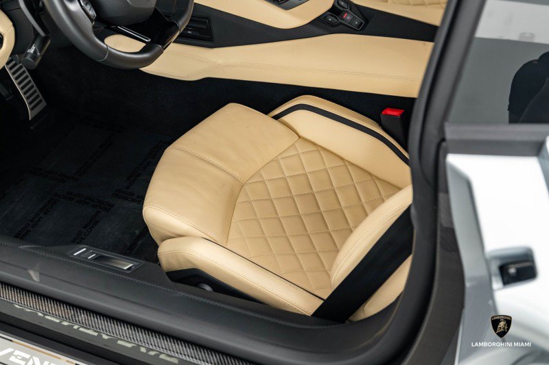 Used 2018 Lamborghini Aventador S image 51