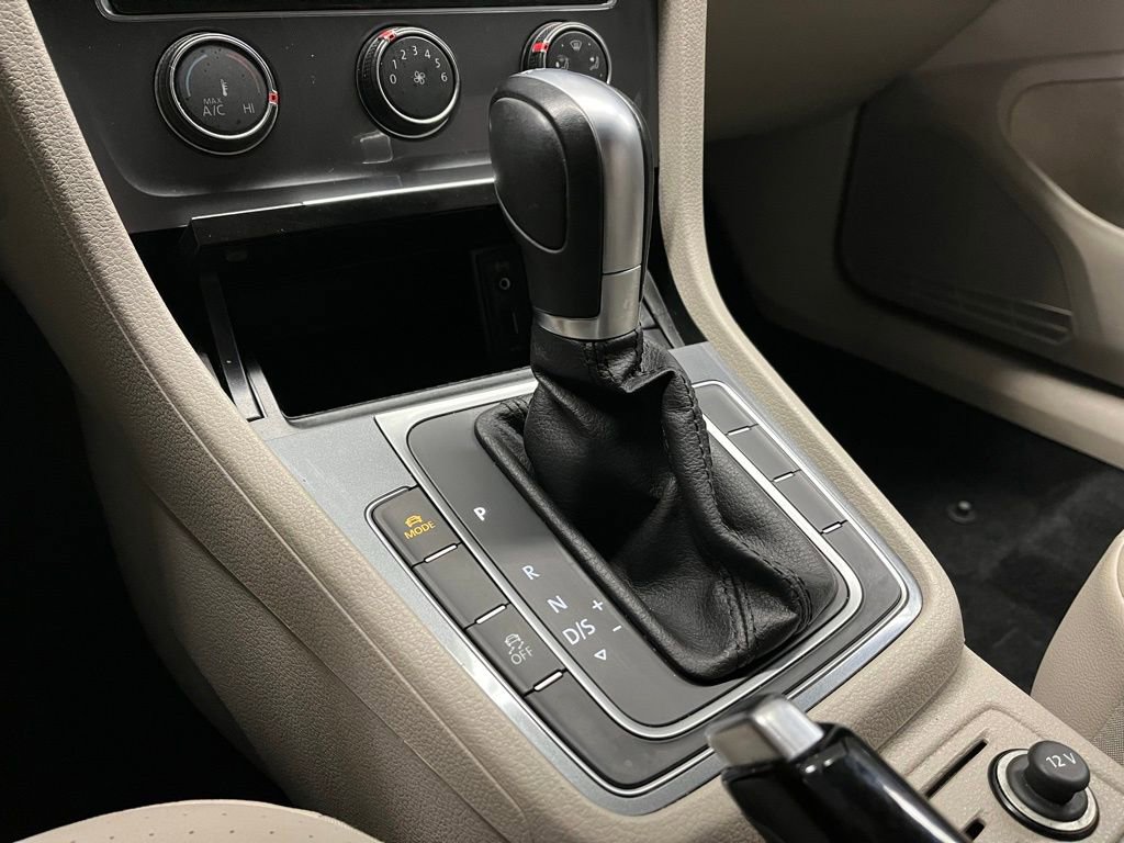 Used 2017 Volkswagen Golf Alltrack S image 11