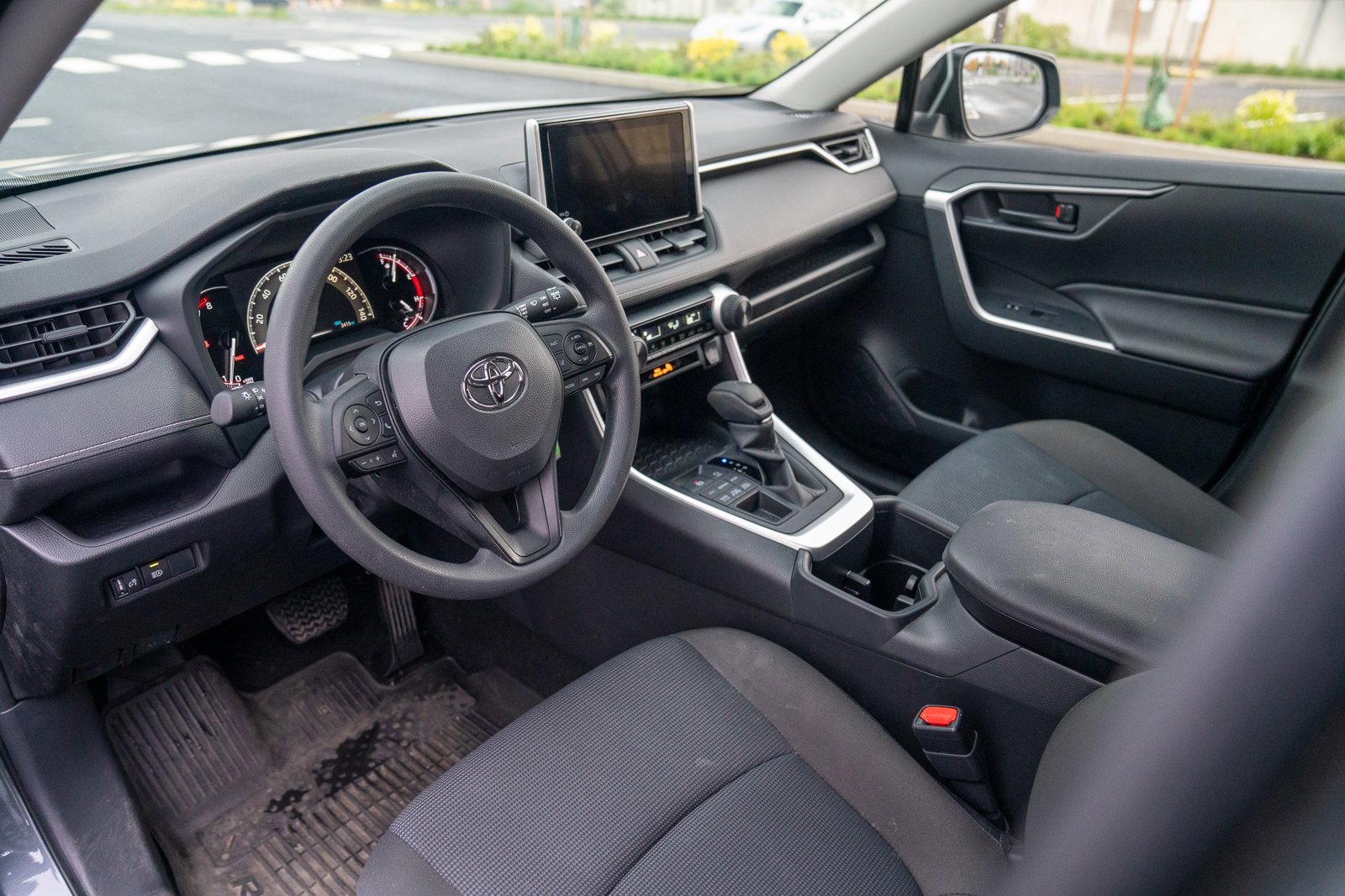 Used 2025 Toyota RAV4 LE image 4