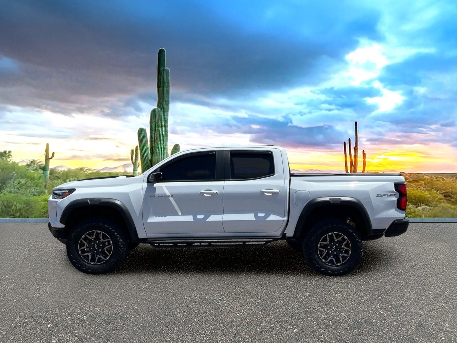Used 2024 Chevrolet Colorado ZR2 w/ Technology Package AWD/4WD image 3