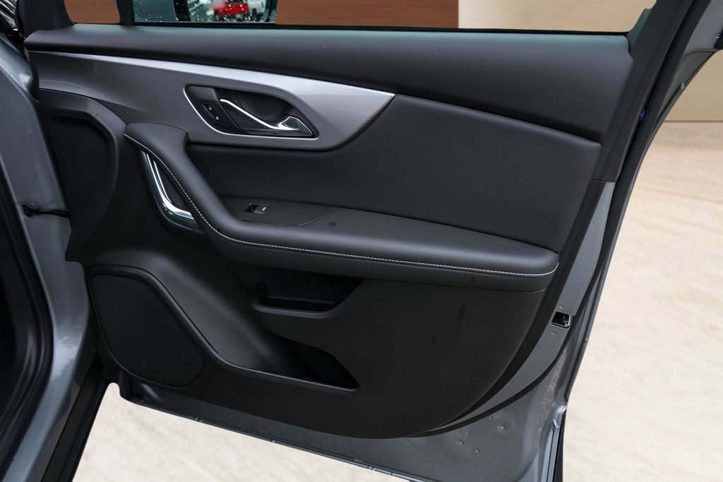 Used 2024 Chevrolet Blazer LT FWD image 26