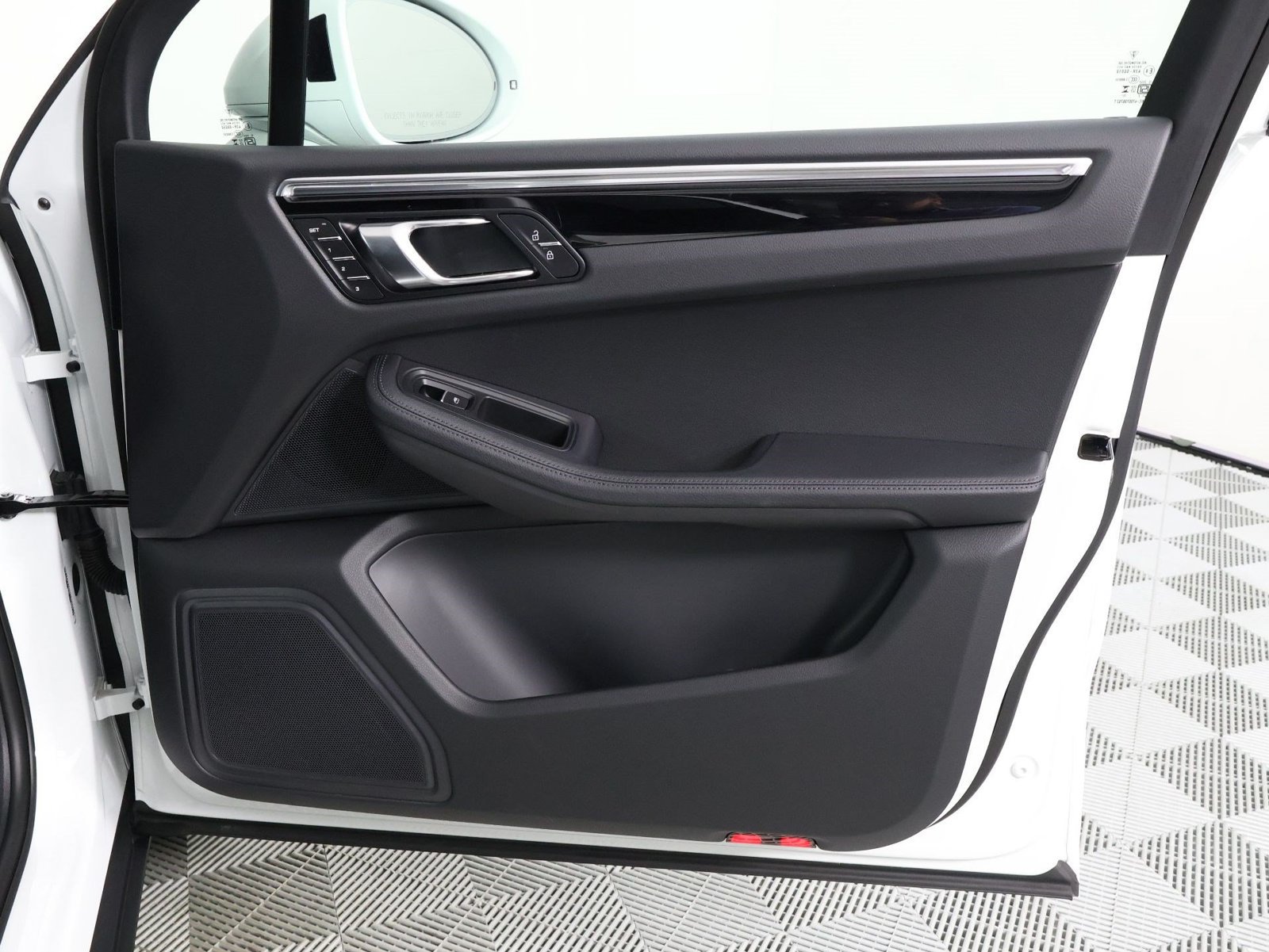 Certified 2026 Porsche Macan AWD/4WD image 23