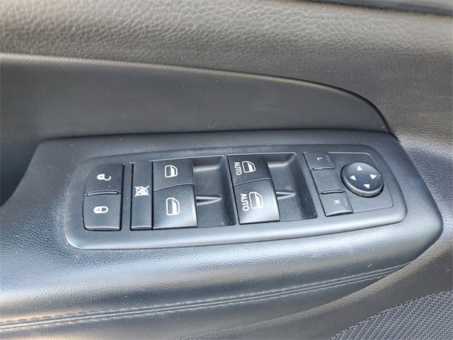 Used 2019 Jeep Grand Cherokee Altitude image 21