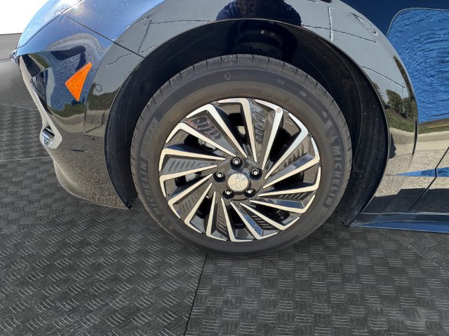 Used 2023 Hyundai Sonata Limited w/ Cargo Package FWD image 13