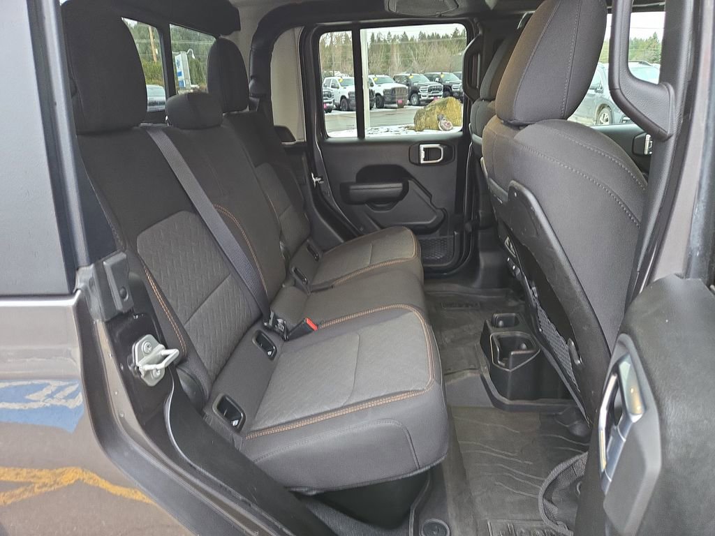 Used 2024 Jeep Gladiator Mojave w/ Convenience Group image 15