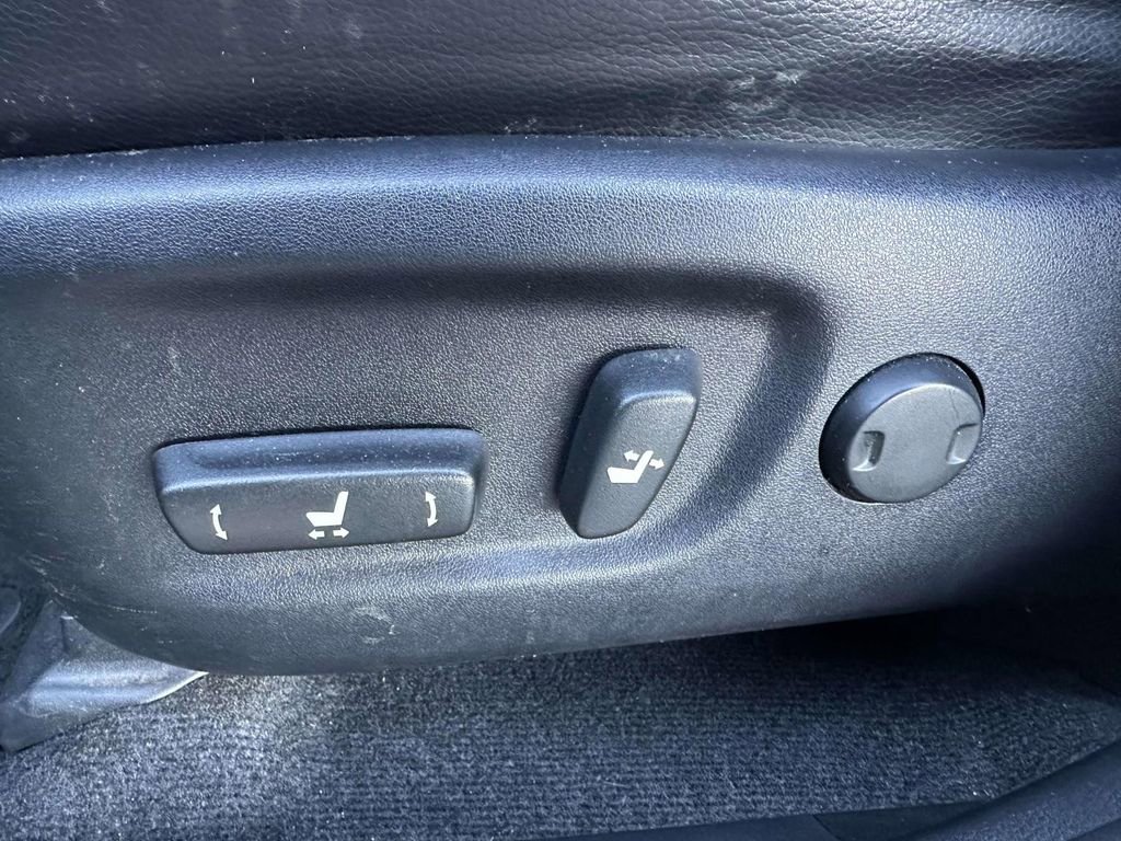 Used 2015 Toyota RAV4 Limited image 18