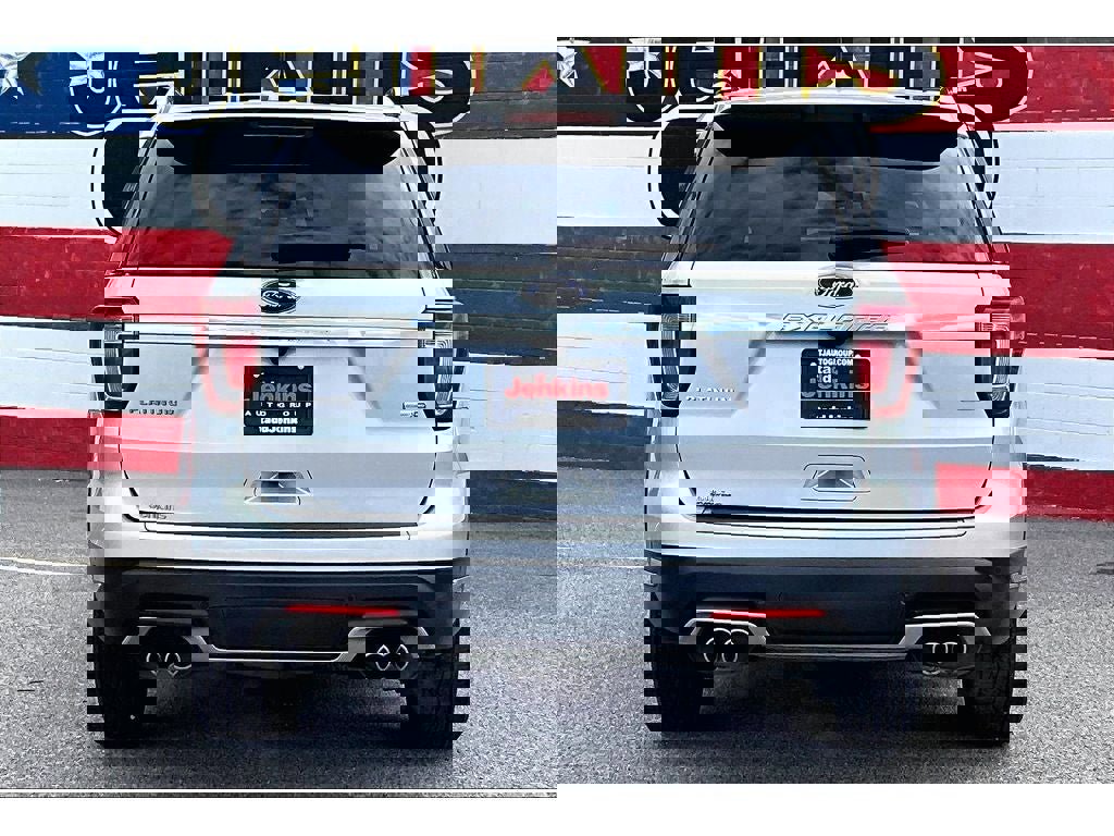 Used 2018 Ford Explorer Platinum AWD/4WD image 4