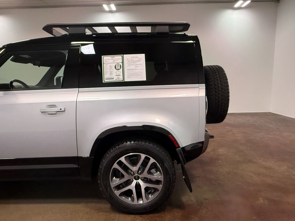 Used 2022 Land Rover Defender 90 X-Dynamic S AWD/4WD image 33