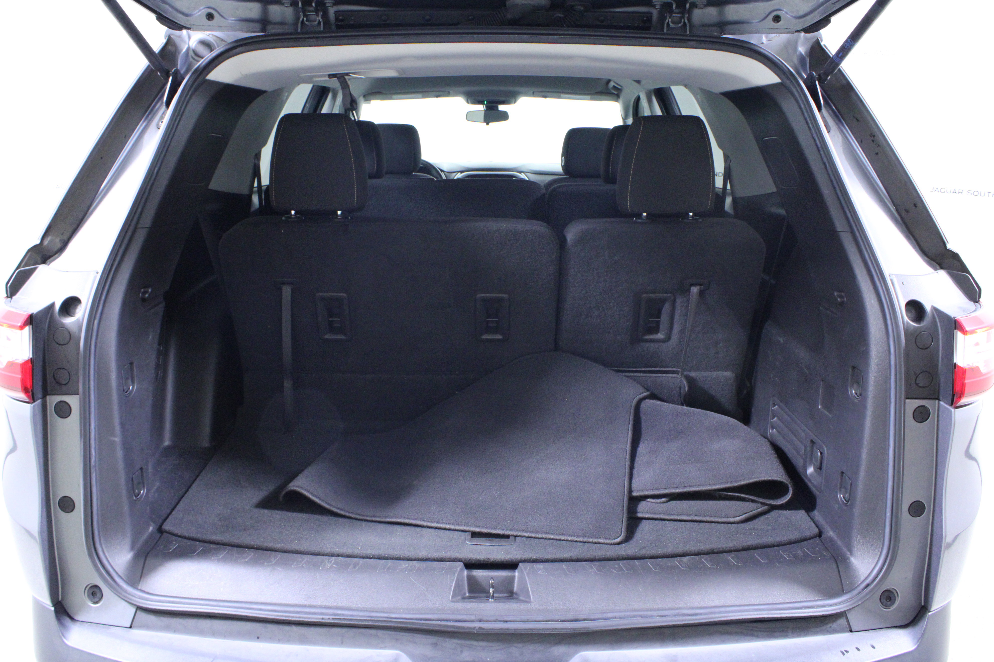 Used 2021 Chevrolet Traverse LS image 10