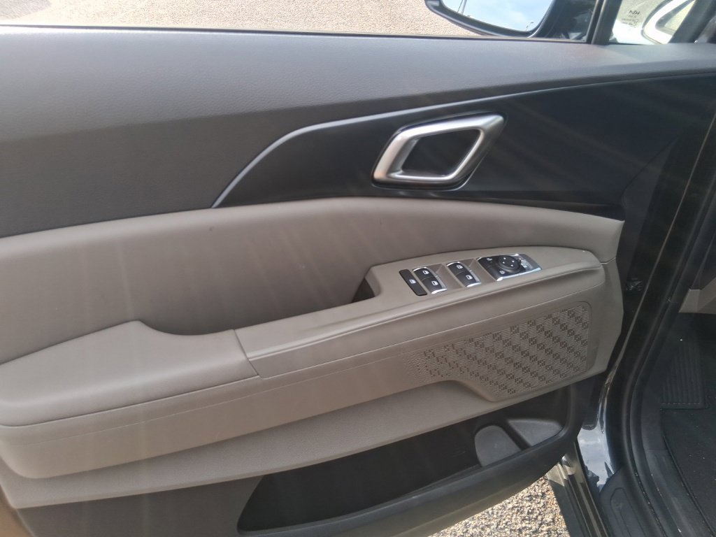 Certified 2026 Kia Carnival FWD image 11