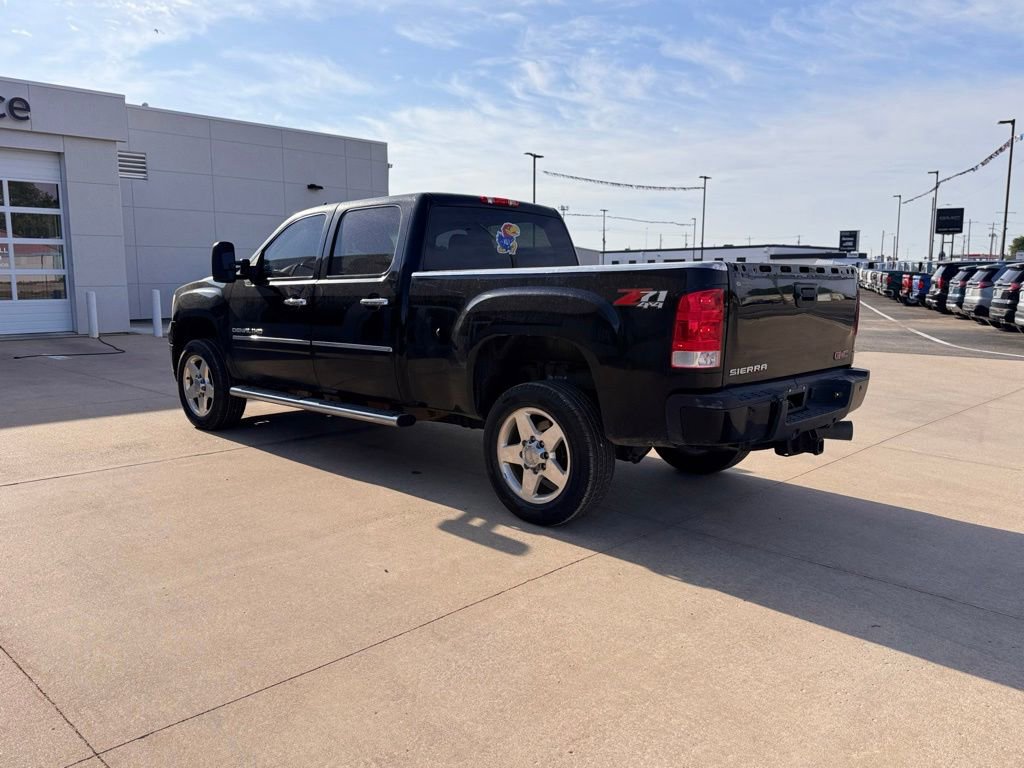 Used 2014 GMC Sierra 2500 Denali w/ Suspension Package, Off-Road AWD/4WD image 5