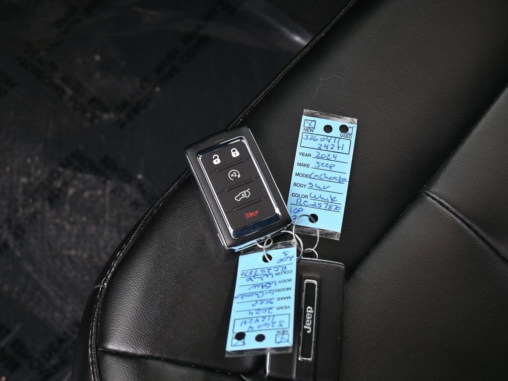 Used 2024 Jeep Grand Cherokee Limited RWD image 20