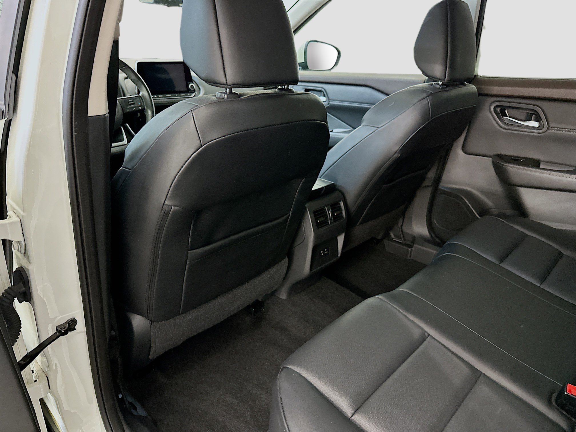 Used 2022 Nissan Rogue SV w/ SV Premium Package image 28