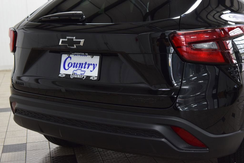 New 2026 Chevrolet Trax LT w/ Midnight Edition FWD image 19