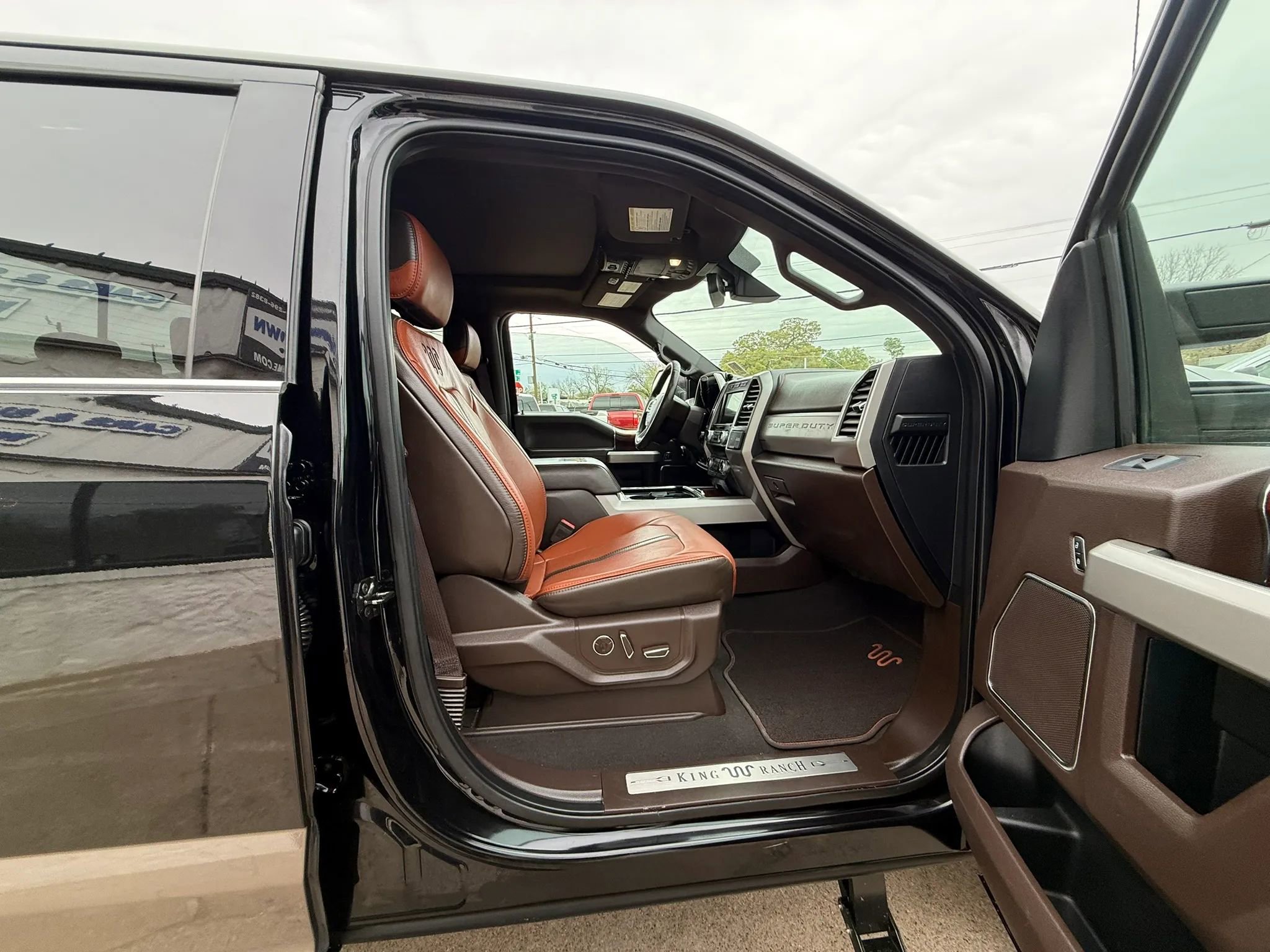 Used 2019 Ford F250 King Ranch w/ King Ranch Ultimate Package AWD/4WD image 9