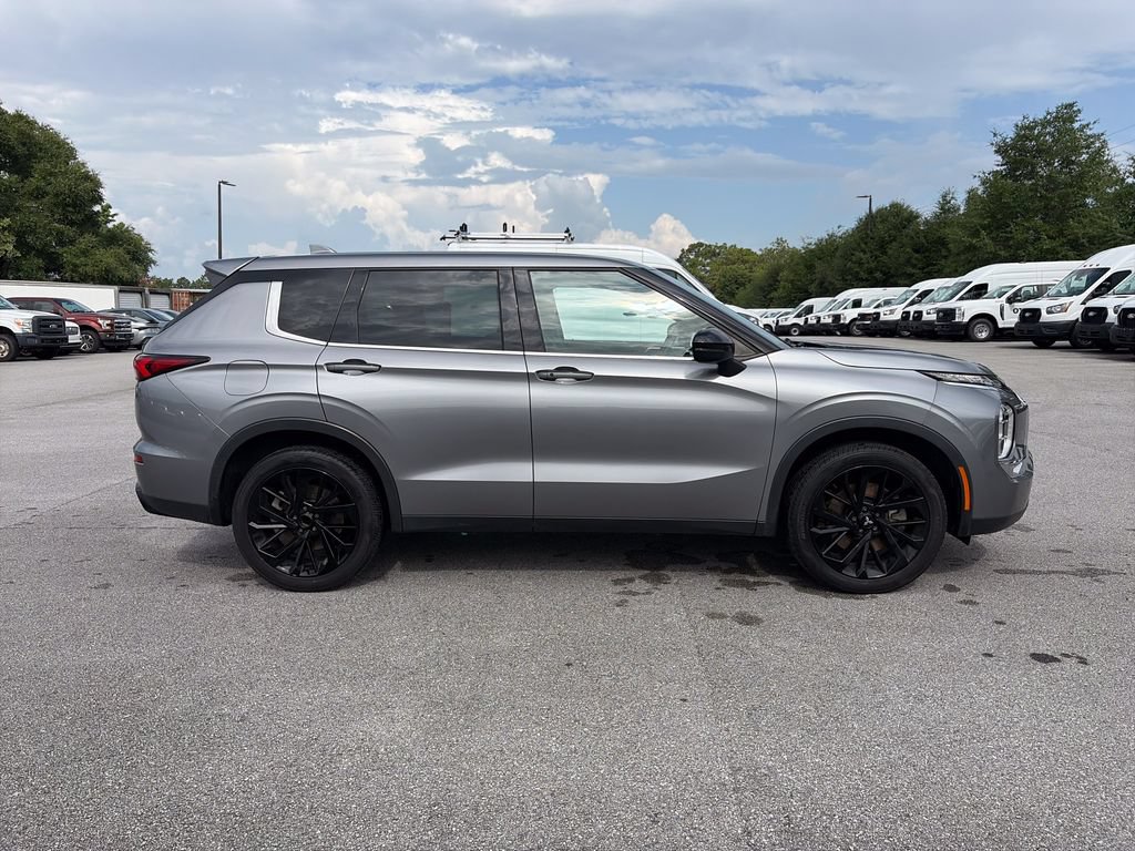 Used 2022 Mitsubishi Outlander SEL Black Edition FWD image 8
