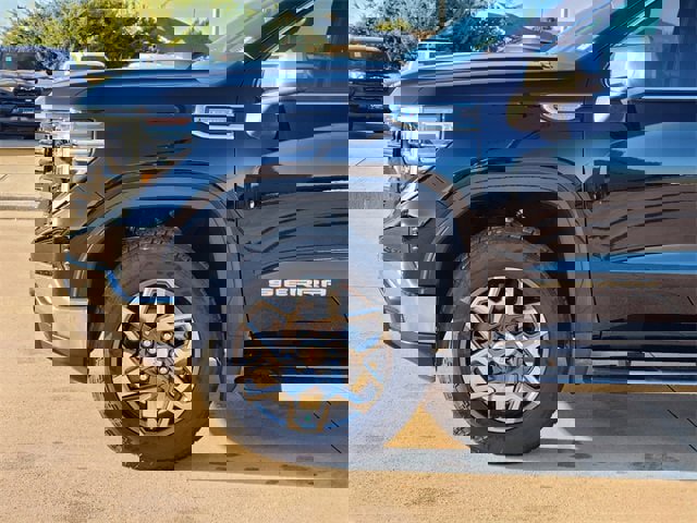 New 2026 GMC Sierra 1500 SLT image 8