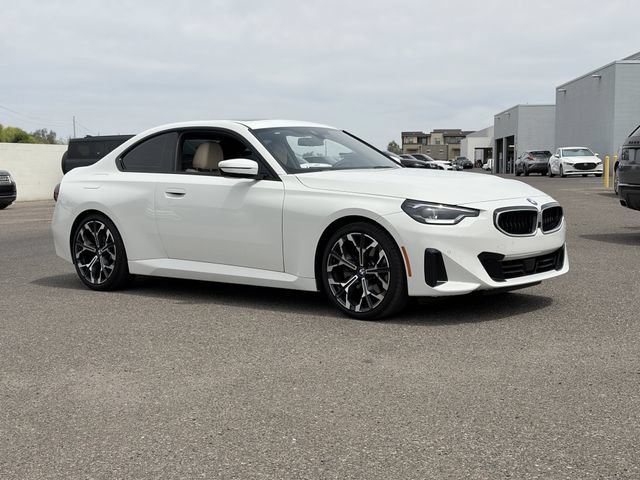 Used 2026 BMW 230i Coupe w/ Convenience Package RWD image 4