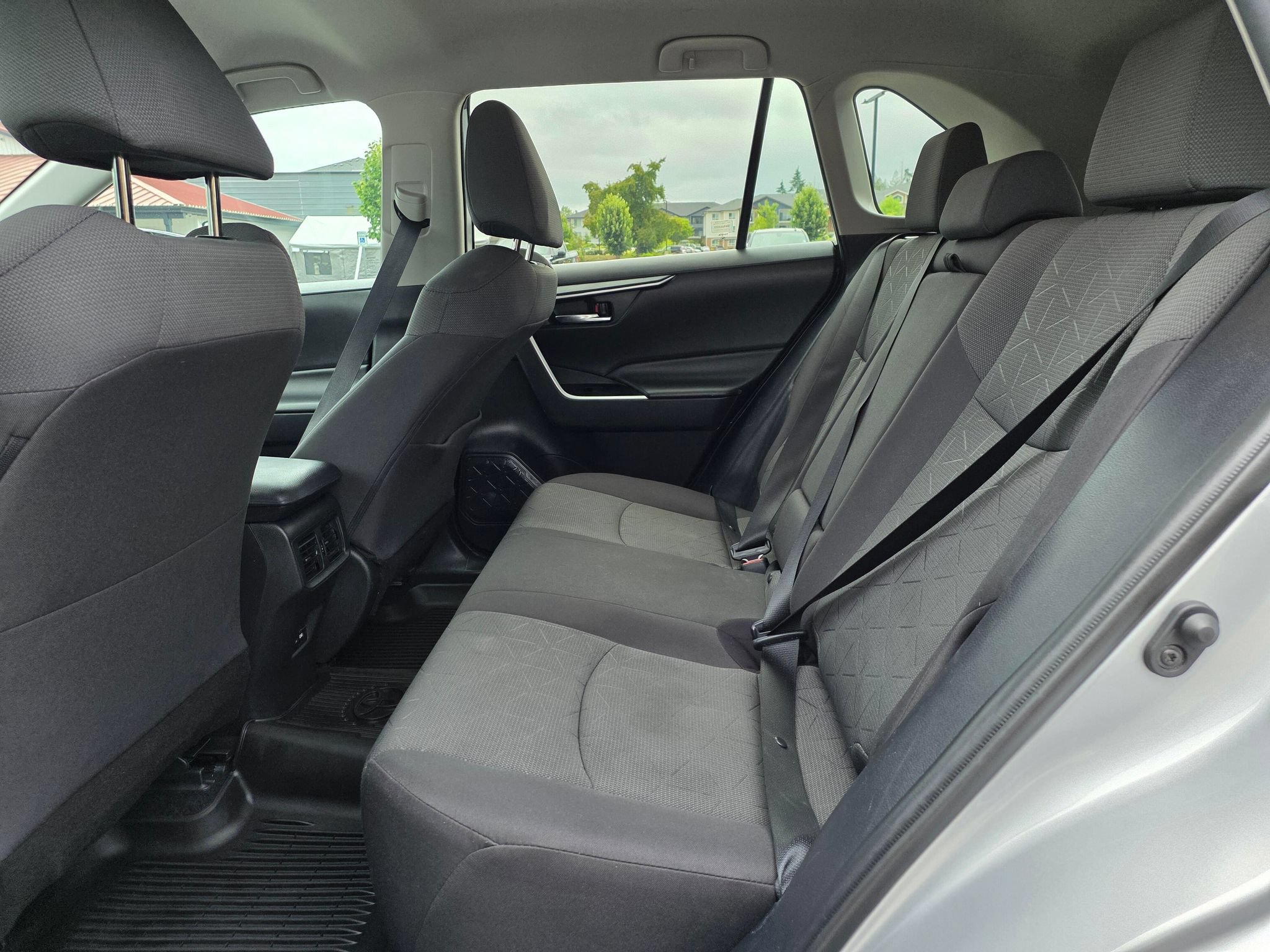 Used 2021 Toyota RAV4 XLE AWD/4WD image 23