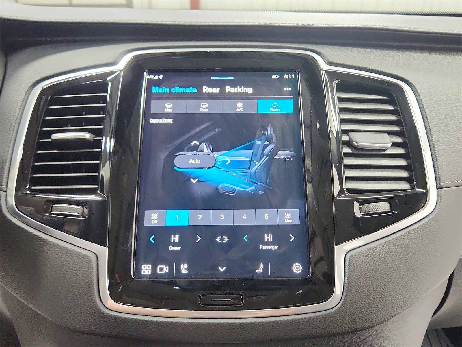 Used 2024 Volvo XC90 B6 Ultimate w/ Protection Package Premier image 31