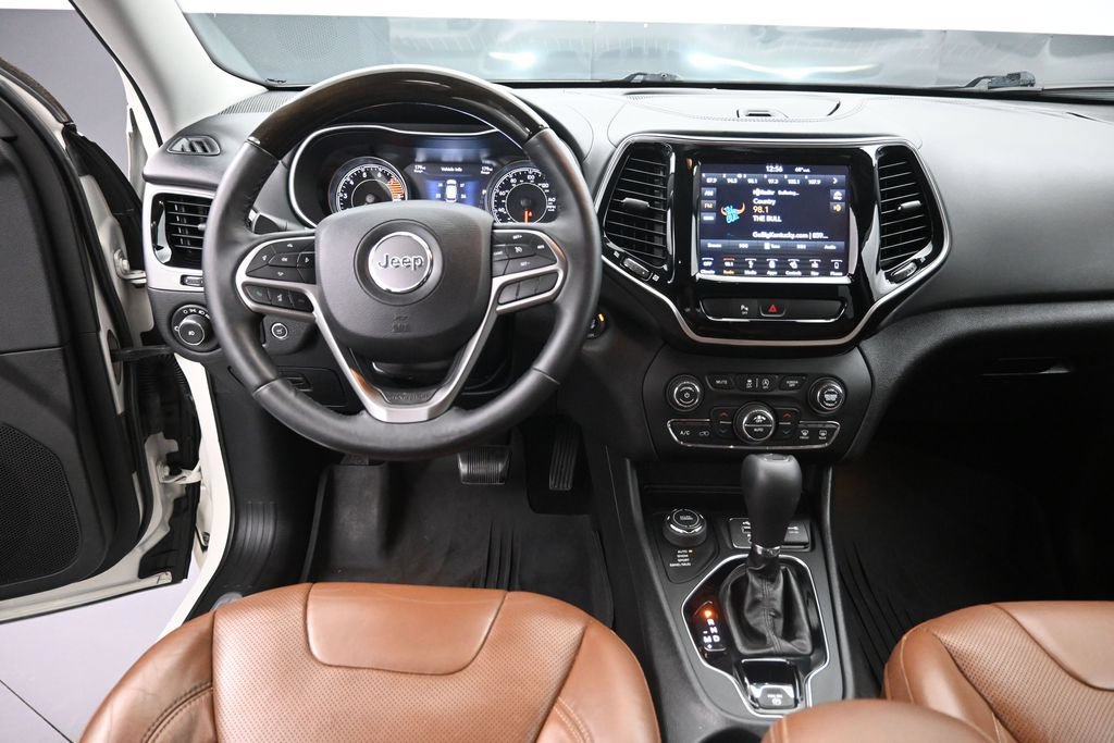 Used 2019 Jeep Cherokee Overland AWD/4WD image 11