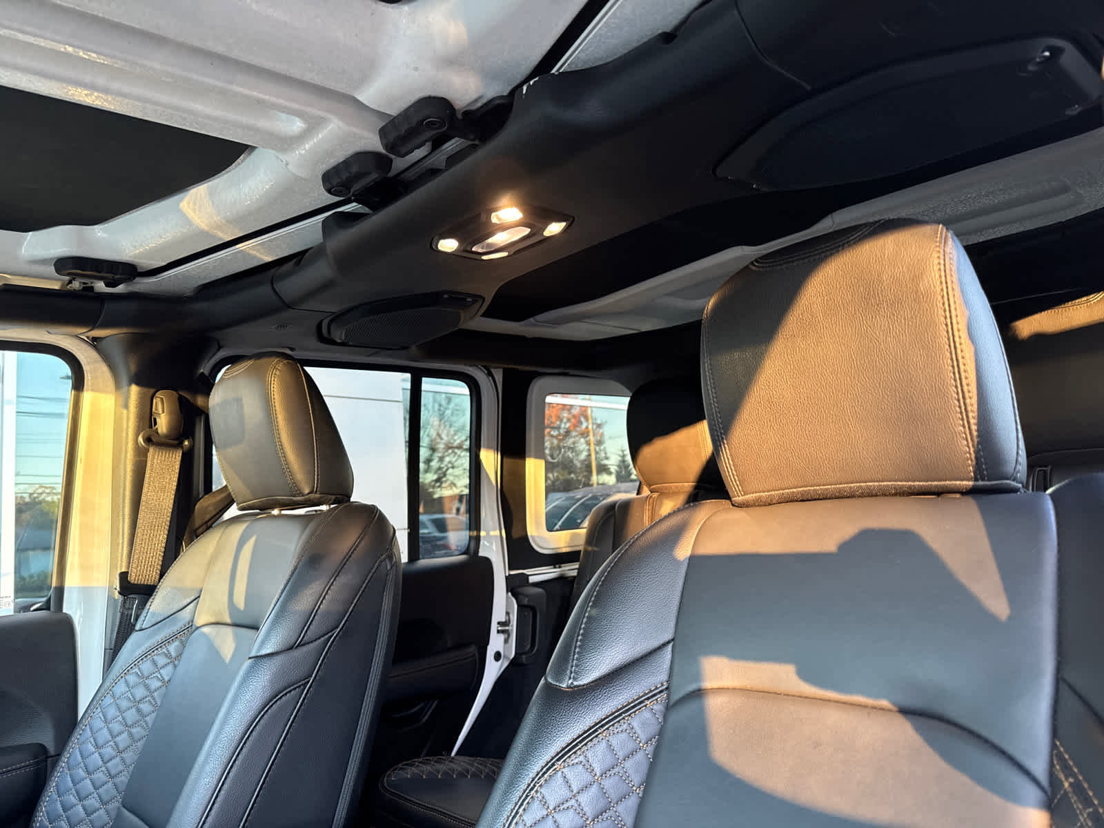 Used 2023 Jeep Wrangler Unlimited Sahara image 14