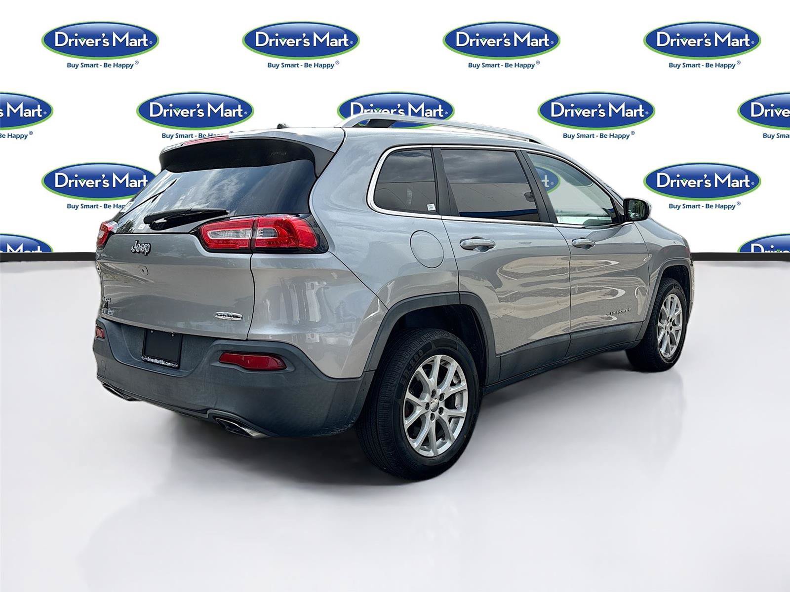 Used 2017 Jeep Cherokee Latitude w/ Cold Weather Group AWD/4WD image 7