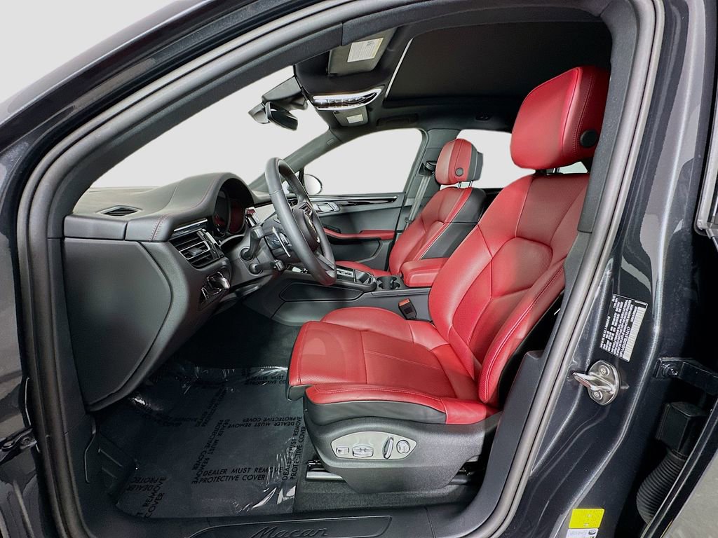 Used 2025 Porsche Macan image 5