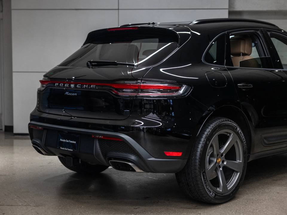 Certified 2026 Porsche Macan AWD/4WD image 16
