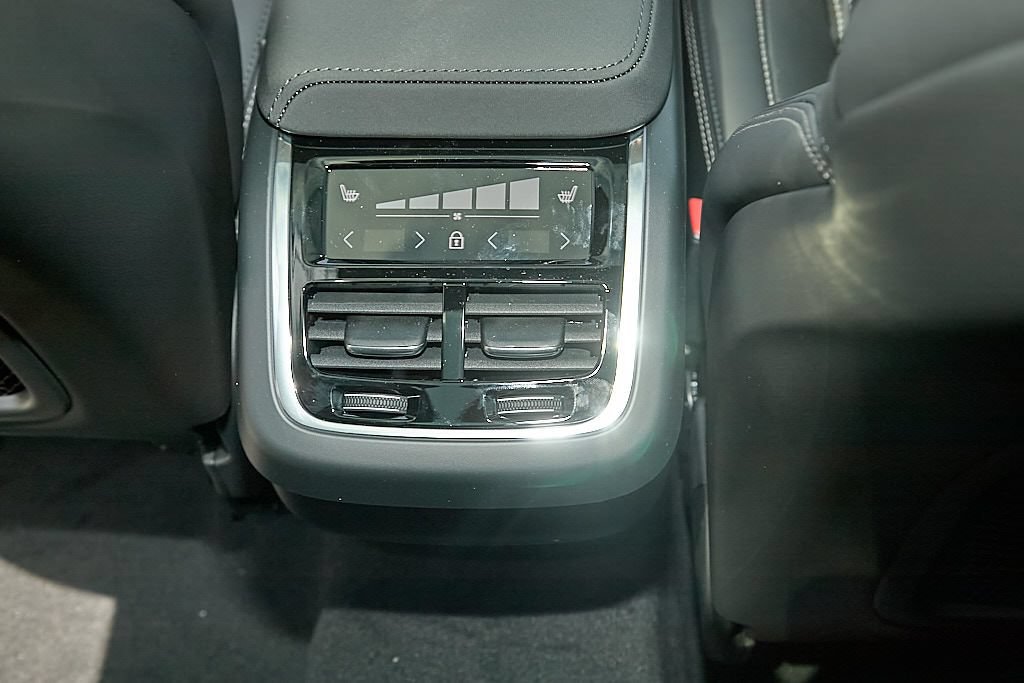New 2026 Volvo XC60 B5 Ultra w/ Climate Package AWD/4WD image 23