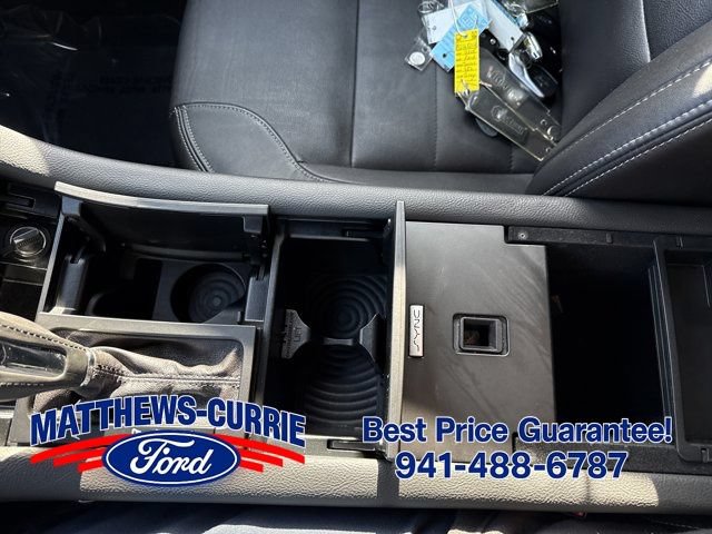 Used 2015 Ford Taurus SEL w/ Equipment Group 201A FWD image 21