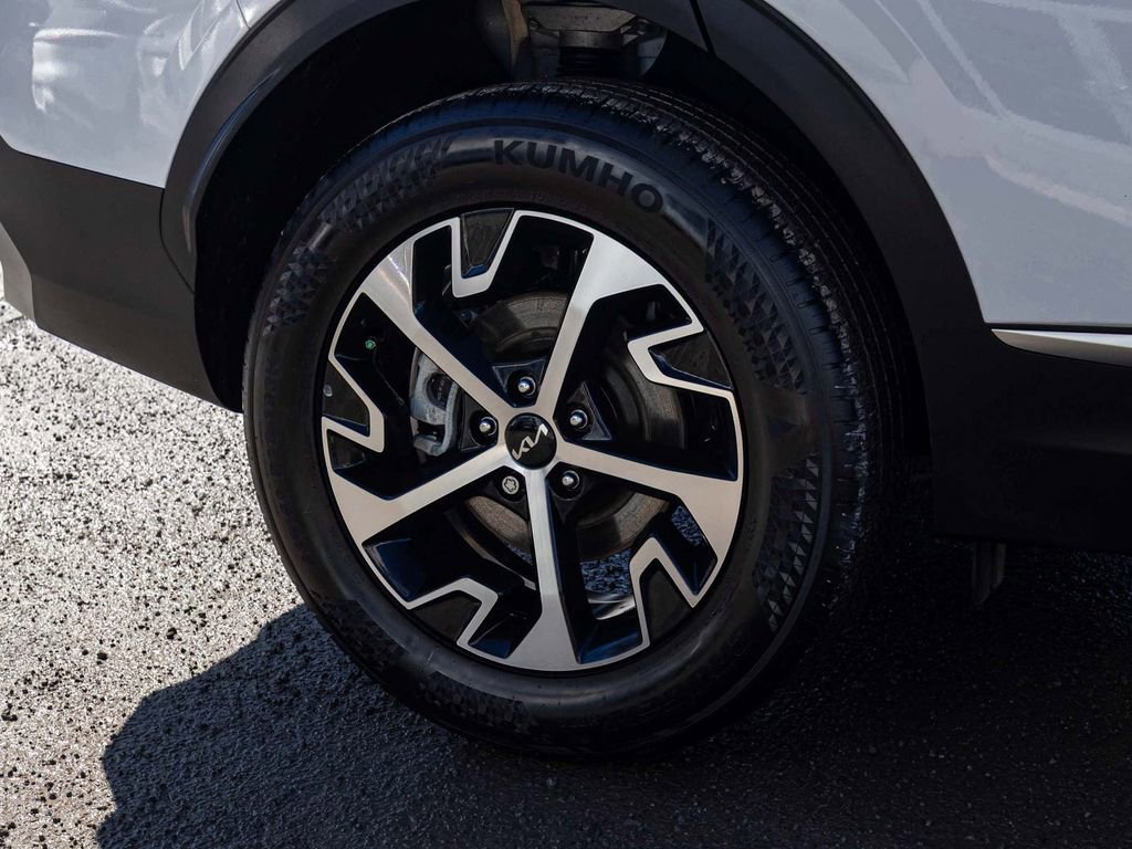 Used 2025 Kia Sportage EX w/ Premium Package image 10